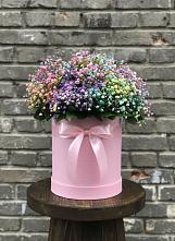 Цветочная композиция из Гипсофила и Розы в шляпной коробке в Сафоново Мурманской области