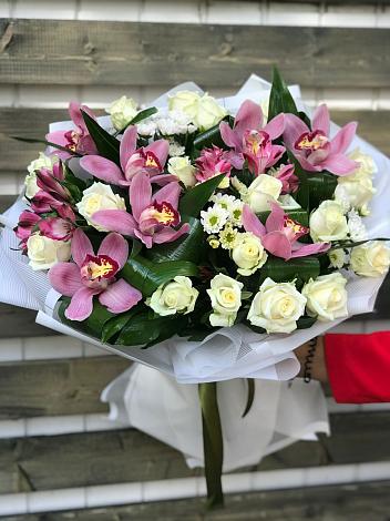 Букет цветов из: Розы и Хризантемы в Сафоново Мурманской области