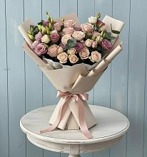 Букет цветов из:  Розы и Лизиантусы в Сафоново Мурманской области
