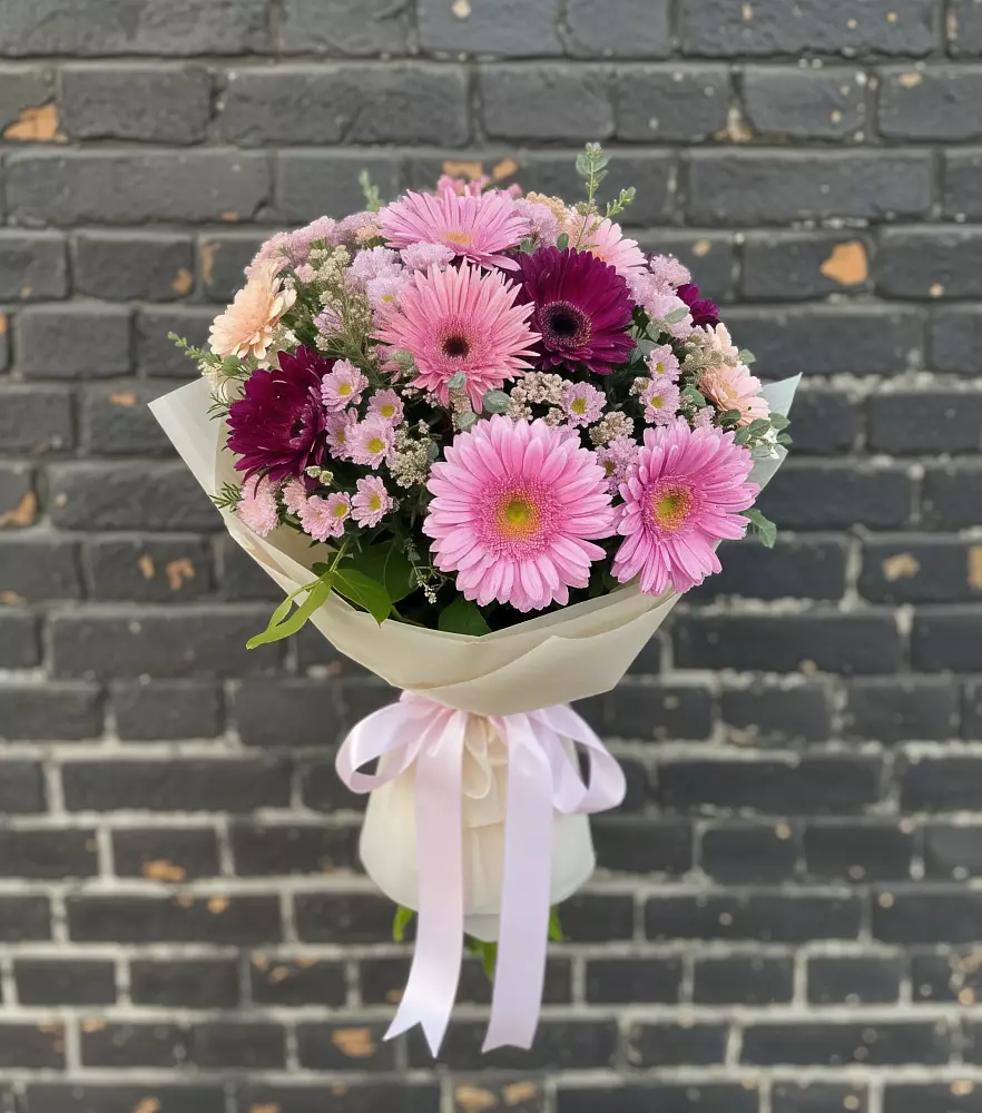 Букет цветов из: Герберы и Хризантемы в Сафоново Мурманской области