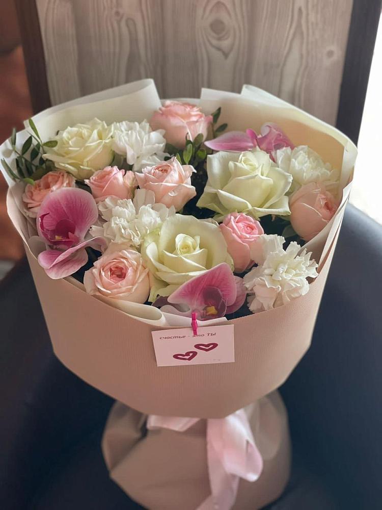 Букет цветов из: Орхидеи, Розы и Гвоздики в Сафоново Мурманской области