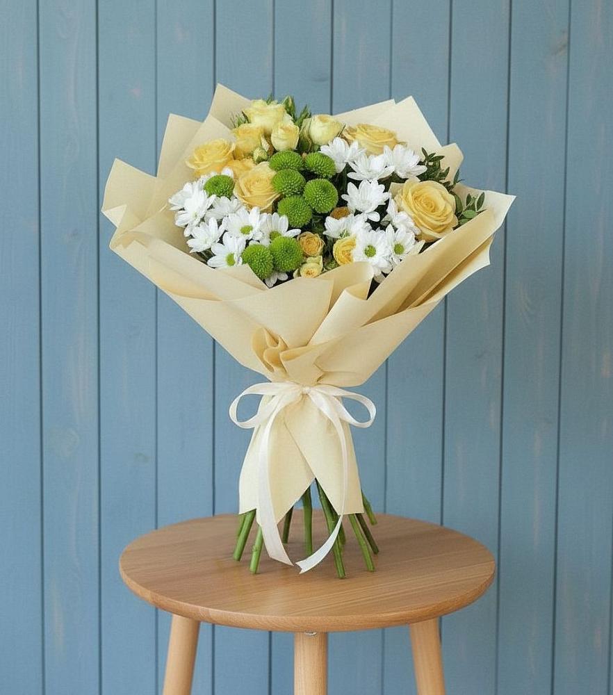 Букет цветов из: Хризантемы и Розы в Сафоново Мурманской области