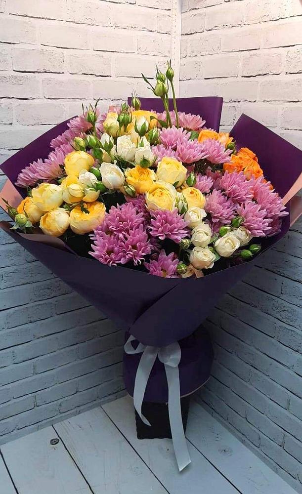 Букет цветов из: Хризантемы и Розы в Сафоново Мурманской области