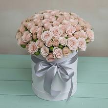 Цветочная композиция из Розы в шляпной коробке в Сафоново Мурманской области