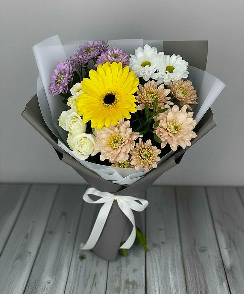 Букет цветов из: Розы, Герберы и Хризантемы в Сафоново Мурманской области