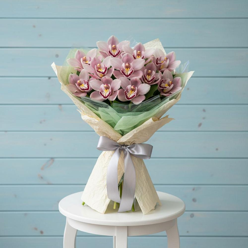 Букет цветов из: Орхидеи и Розы в Сафоново Мурманской области