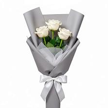 Букет 3 белые розы в Сафоново Мурманской области