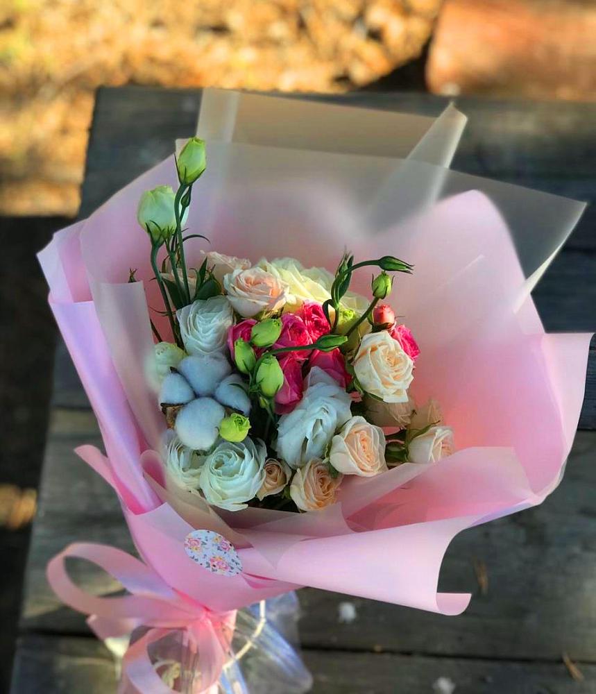 Букет цветов из: Розы и Лизиантусы в Сафоново Мурманской области