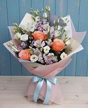 Букет цветов из:  Лизиантусы, Розы, Альстромерии и Гипсофила в Сафоново Мурманской области