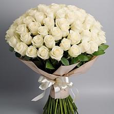 Букет 101 беля роза Белоснежка в Сафоново Мурманской области