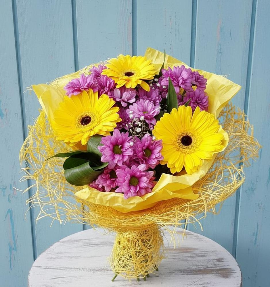 Букет цветов из: Хризантемы и Герберы в Сафоново Мурманской области