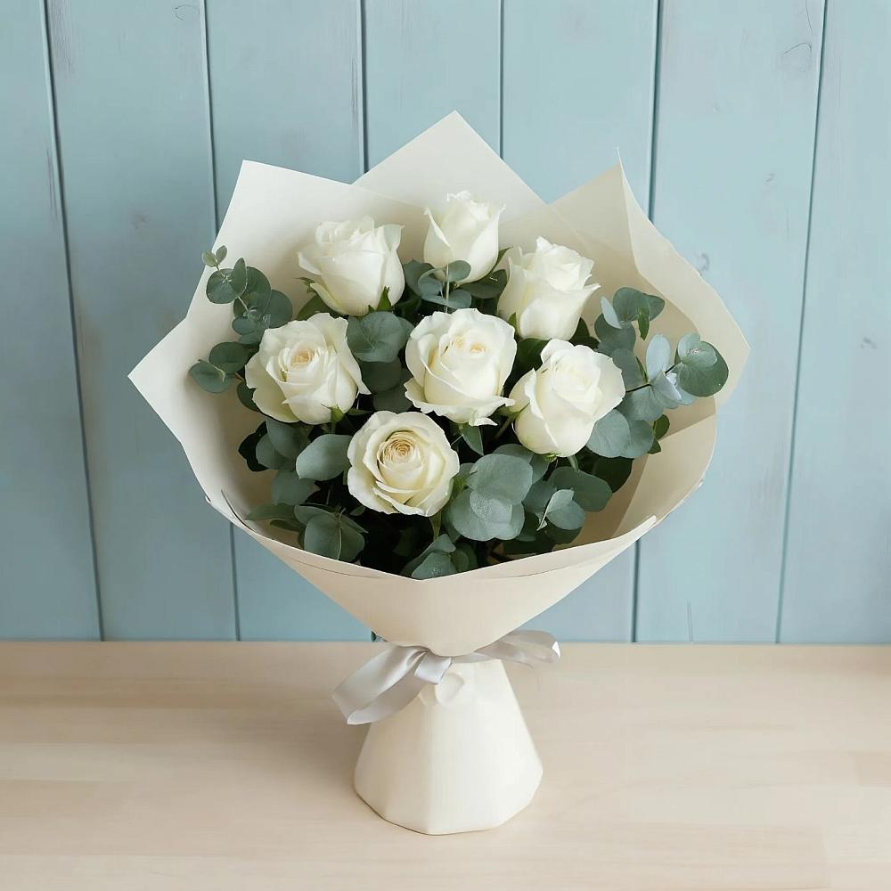 Букет Белые розы в Эвкалипте в Сафоново Мурманской области