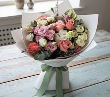 Букет цветов из:  Розы, Лизиантусы и Гвоздики в Сафоново Мурманской области