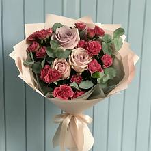 Букет цветов из:  Гвоздики и Розы в Сафоново Мурманской области