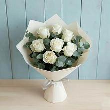 Букет Белые розы в Эвкалипте в Сафоново Мурманской области