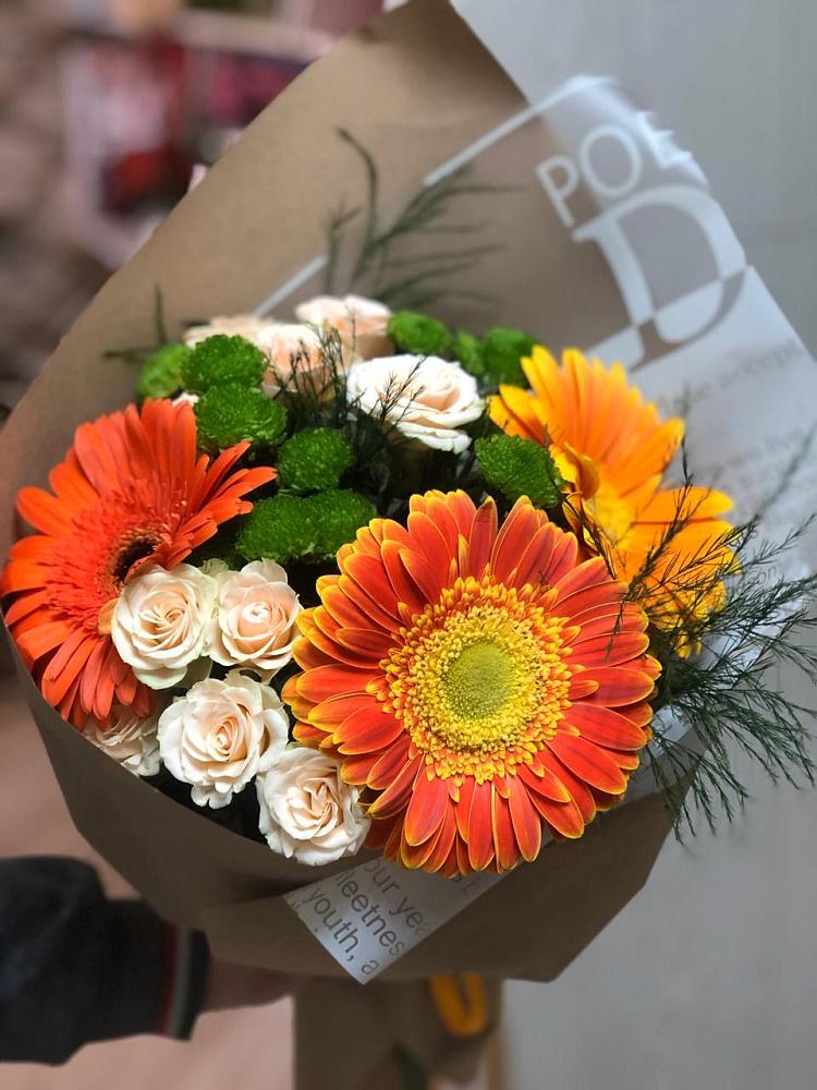 Букет цветов из: Герберы, Хризантемы и Розы в Сафоново Мурманской области