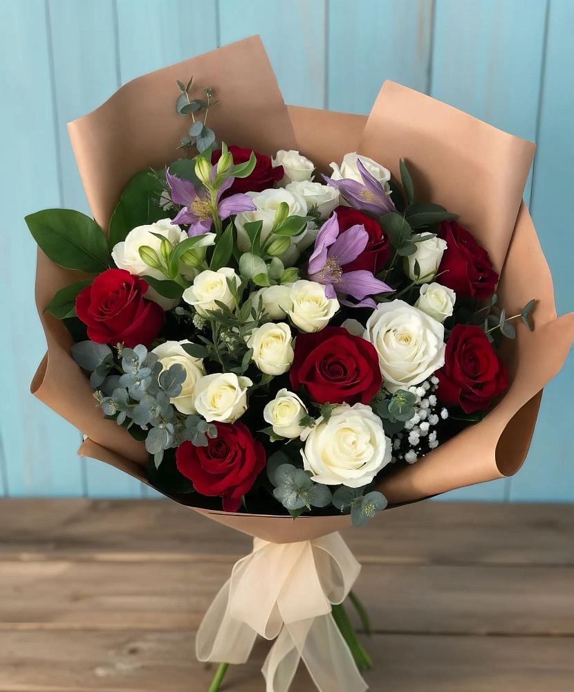 Букет цветов из: Розы и Альстромерии в Сафоново Мурманской области