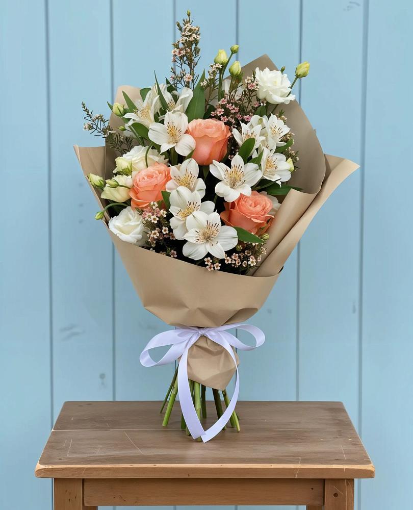 Букет цветов из: Альстромерии, Лизиантусы, Розы и Хризантемы в Сафоново Мурманской области