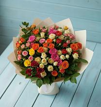 Букет Микс из разноцветных кустовых роз в Сафоново Мурманской области