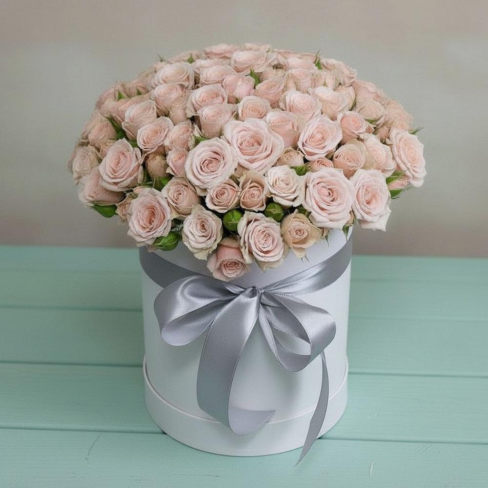 Цветочная композиция из Розы в шляпной коробке в Сафоново Мурманской области